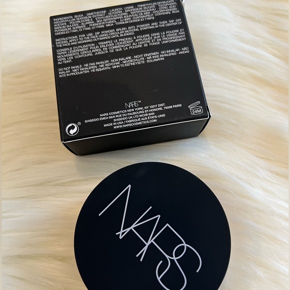 NARS Translucent Setting Powder - Picture 4 of 7